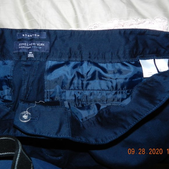 Women's Jones New York Navy Shorts - Picture 3 of 3